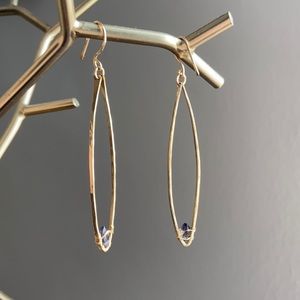 Long golden earrings with Amethyst